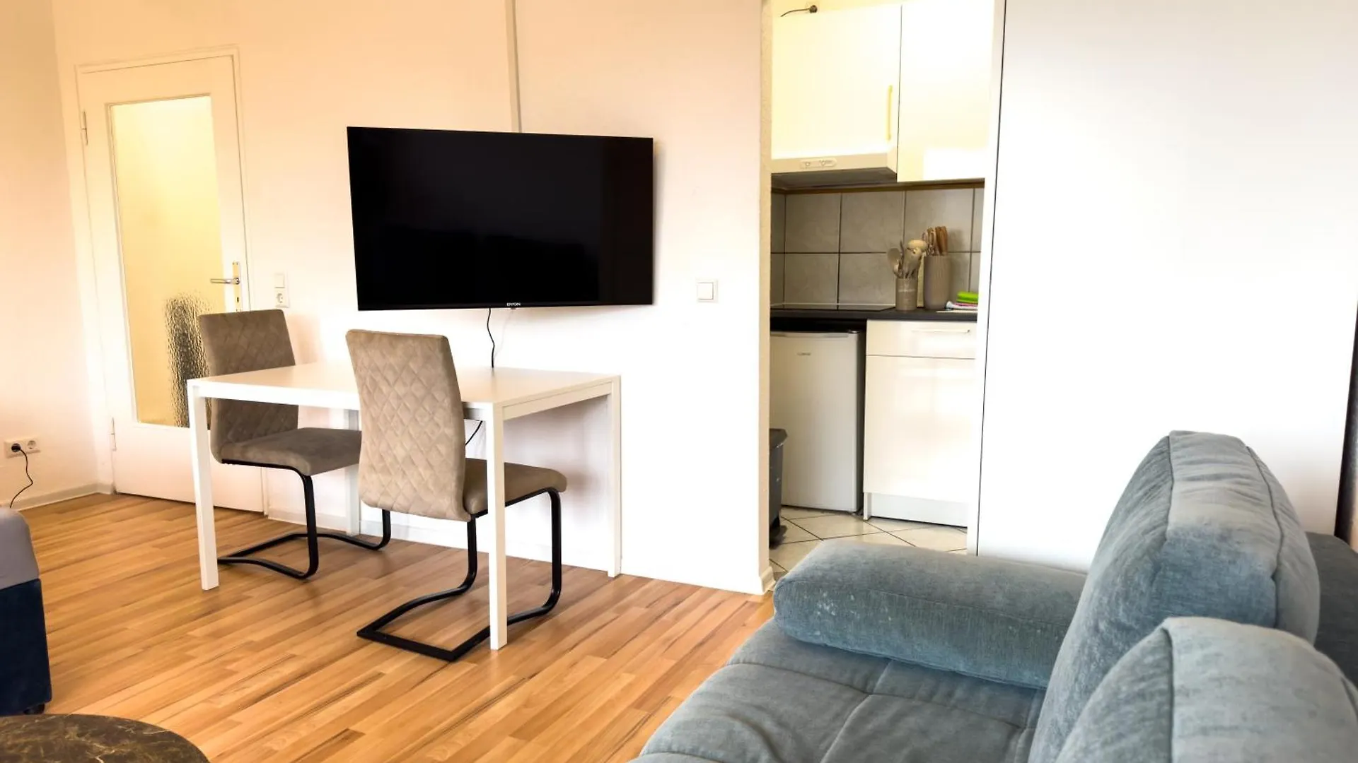 Apartment Fuer 4 Gaeste Mit Kostenlosen Parkplaetzen Und Lift Hannover Germania