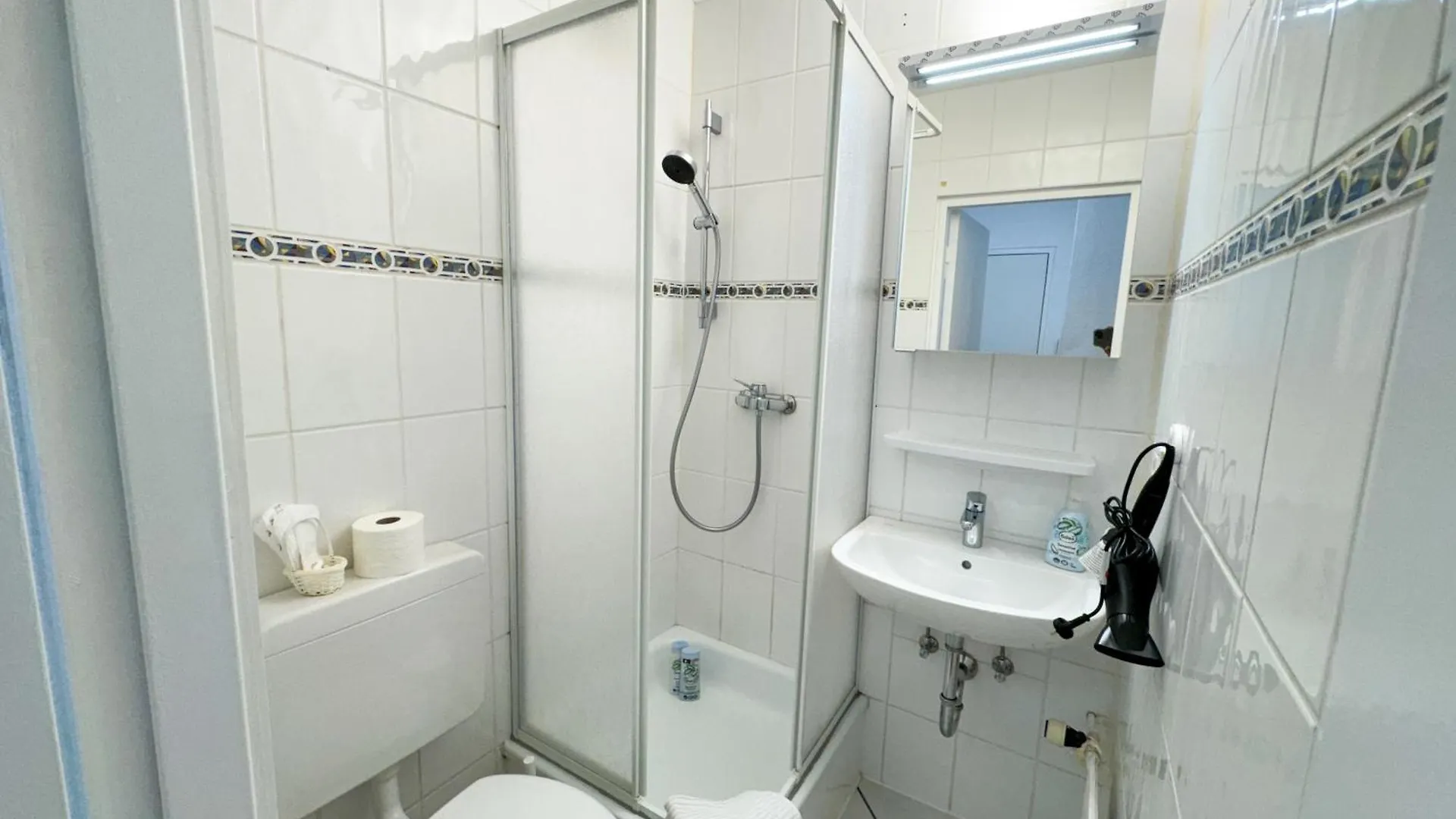 Apartment Fuer 4 Gaeste Mit Kostenlosen Parkplaetzen Und Lift Hannover