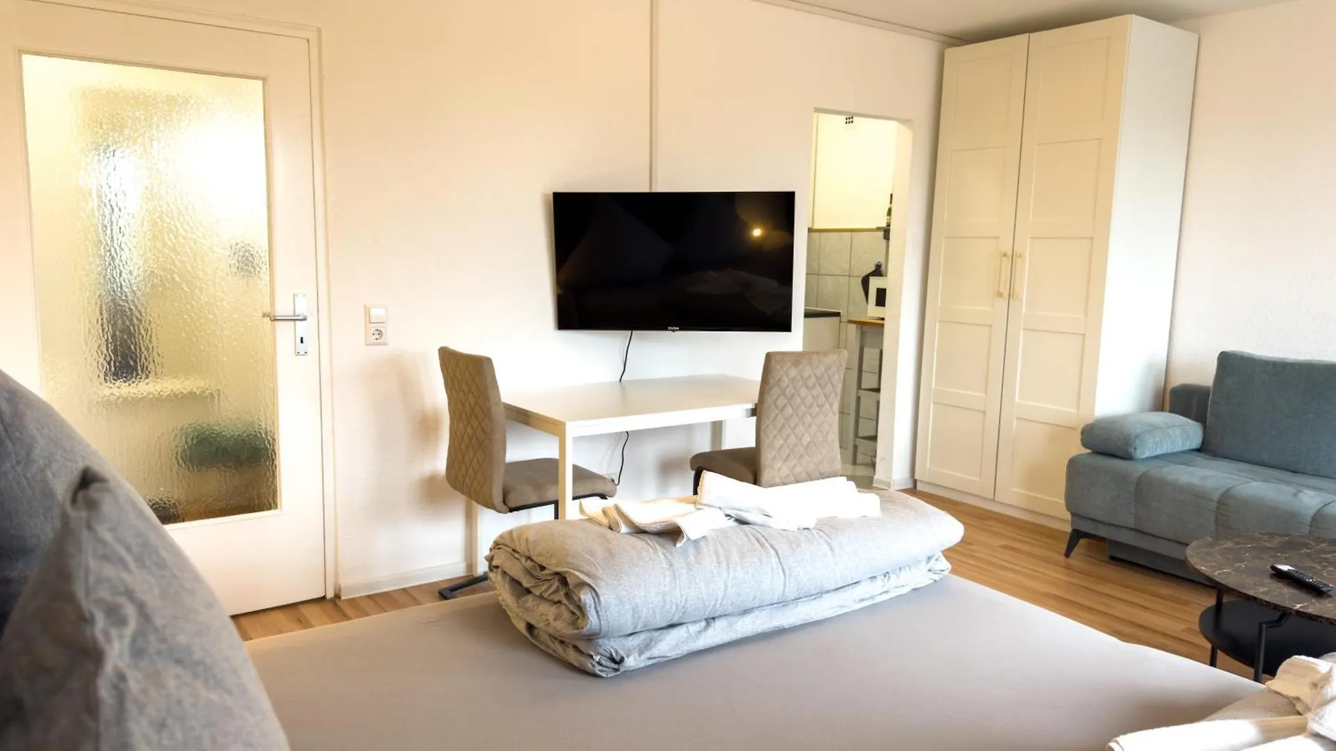 Apartment Fuer 4 Gaeste Mit Kostenlosen Parkplaetzen Und Lift Hannover