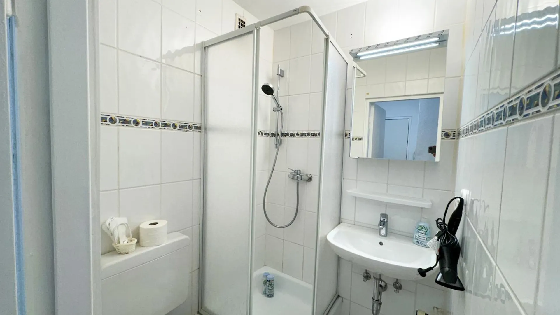 Apartment Fuer 4 Gaeste Mit Kostenlosen Parkplaetzen Und Lift Hannover